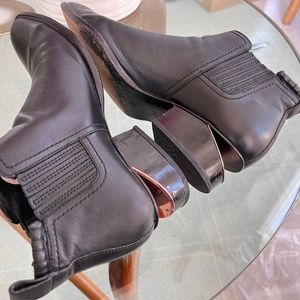 39 Alexander Wang Black leather Bootie’s w/ rose gold
